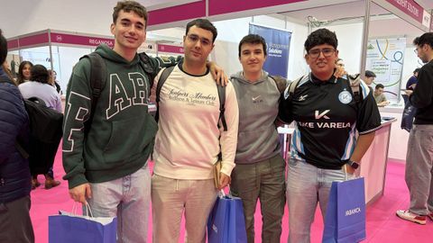 CHAVALES.Luis, Yago, Rub�n y Xo�n, estudiantes de Enxe�er�a Inform�tica, en la UDC