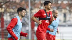 Los tres centrales del Racing hasta la llegada de �lex Mart�n en un entrenamiento.