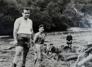 Medio Ambiente coloca �ahora� los paneles. Foto antigua de una limpieza de tosta y canal de Coto. 