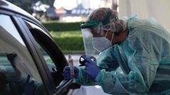 Cribado masivo del covid-19 en la explanada de Riazor, en A Coru�a. Imagen de archivo