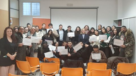 La sede de la entidad acogi este viernes la entrega de los diplomas de los asistentes a las formaciones para para el empleo, aunque no todos pudieron acudir a recogerlos, al haber logrado un contrato y estar trabajando