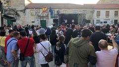 El San Antonio se cogi� con muchas ganas en Melide y la fiesta dur� hasta la madrugada en la plaza del Convento, en pleno coraz�n del casco hist�rico, donde actuaron el d�o Estrellas y el grupo Alba. 