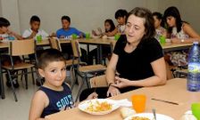 El CEIP P�rez Viondi estren� ayer con 13 comensales el servicio de comedor gestionado por la Anpa.