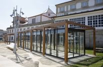 P�rgola levantada frente al Parador, prevista para dar servicio al establecimiento hostelero. 
