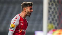 Mario Gonz�lez