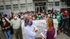 Hace unos d�as, profesores y padres de alumnos del instituto N�mero Un de Ribeira se concentraron a las puertas del centro para denunciar el recorte de docentes