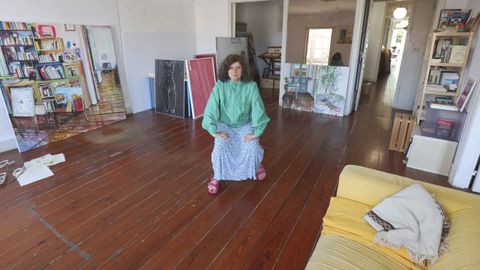 La artista Mar�a Meijide, en su casa-taller de O Toural