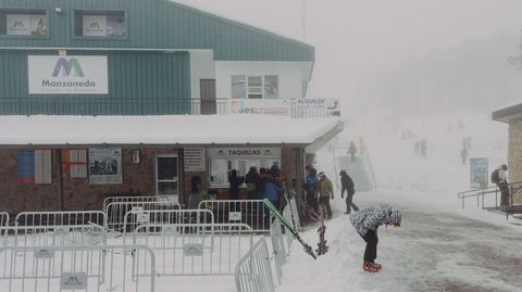Manzaneda abre la temporada de esqu�.La �nica estaci�n de esqu� de Galicia inicia la temporada.