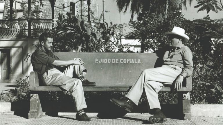 Juan Rulfo y Carlos Velo, durante la búsqueda de localizaciones para rodar la película «Pedro Páramo» de 1967