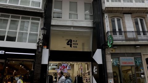 El bajo del edificio que en su da fue almacenes Maisonfor es actualmente una tienda de moda urbana