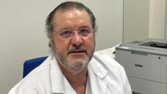 Carlos Bastida, m�dico de familia que se acaba de jubilar en la sanidad p�blica y presidente de la SEMG en Galicia