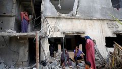 Palestinos regresan a su casa bombardea en Beit Hanoun, en la Franja de Gaza