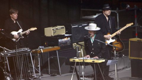 Bob Dylan, al piano, durante su actuacin en Vigo en el 2008