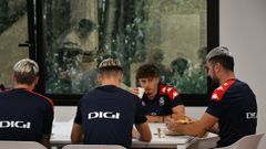 Mario Soriano hablando con sus nuevos compa�eros