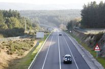 La mayor�a de tramos del corredor entre Sarria y Nadela son de l�nea continua. 