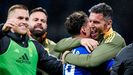 Diego Cervero se abraza a Fede Viñas durante el Oviedo-Racing de Ferrol, con Alemao y David Bonilla al lado