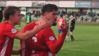 Vctor Gamarra, celebrando un gol esta temporada ante el Astorga