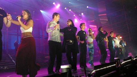 Concierto en el Coliseum de OT 1 en abril del 2002