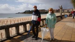 La familia de Tom�s, de Oviedo, siempre prolonga su estancia en Sanxenxo hasta que llega el fr�o