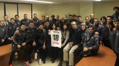 La expedici�n del Albacete Balompi� con la familia de Pelayo