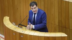 Romn Rodrguez interviniendo en una sesion del Parlamento en una foto de archivo