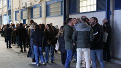 Colas en el primer d�a de venta de entradas para el partido ante Sporting.