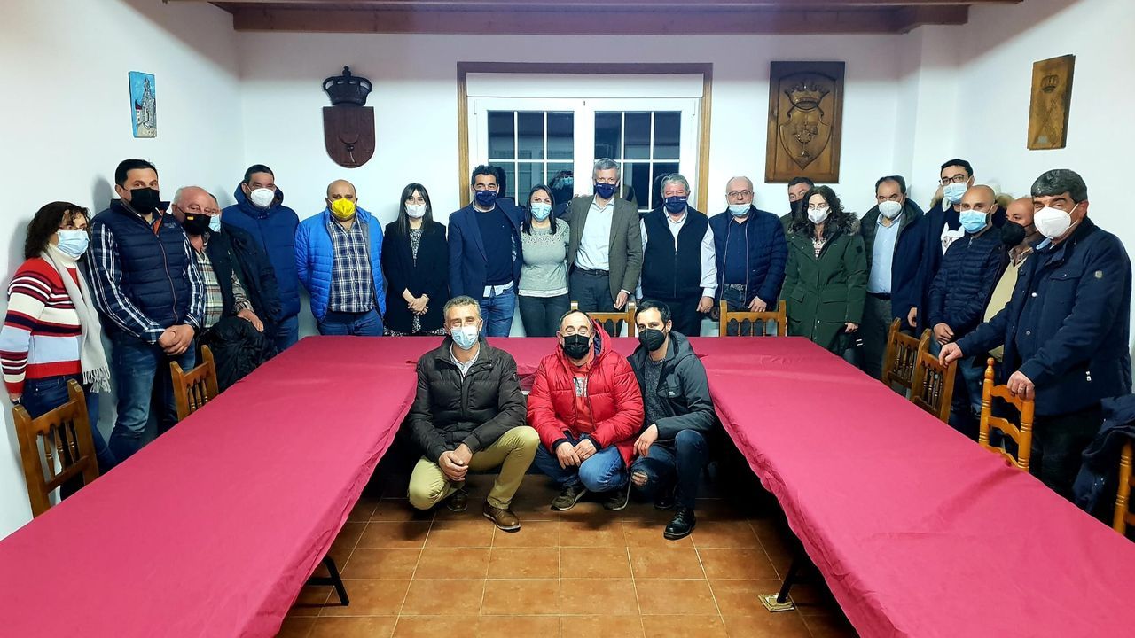 Rueda arropa al PP de Agolada para cuestionar el populismo del regidor