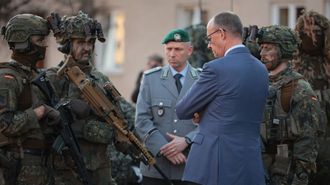 Merz, en la presentaci�n de un batall�n en Berl�n la semana pasada.