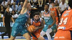 D�dac Cuevas, integrante de la plantilla del Leyma Coru�a, durante la eliminatoria contra el Hestia Menorca.
