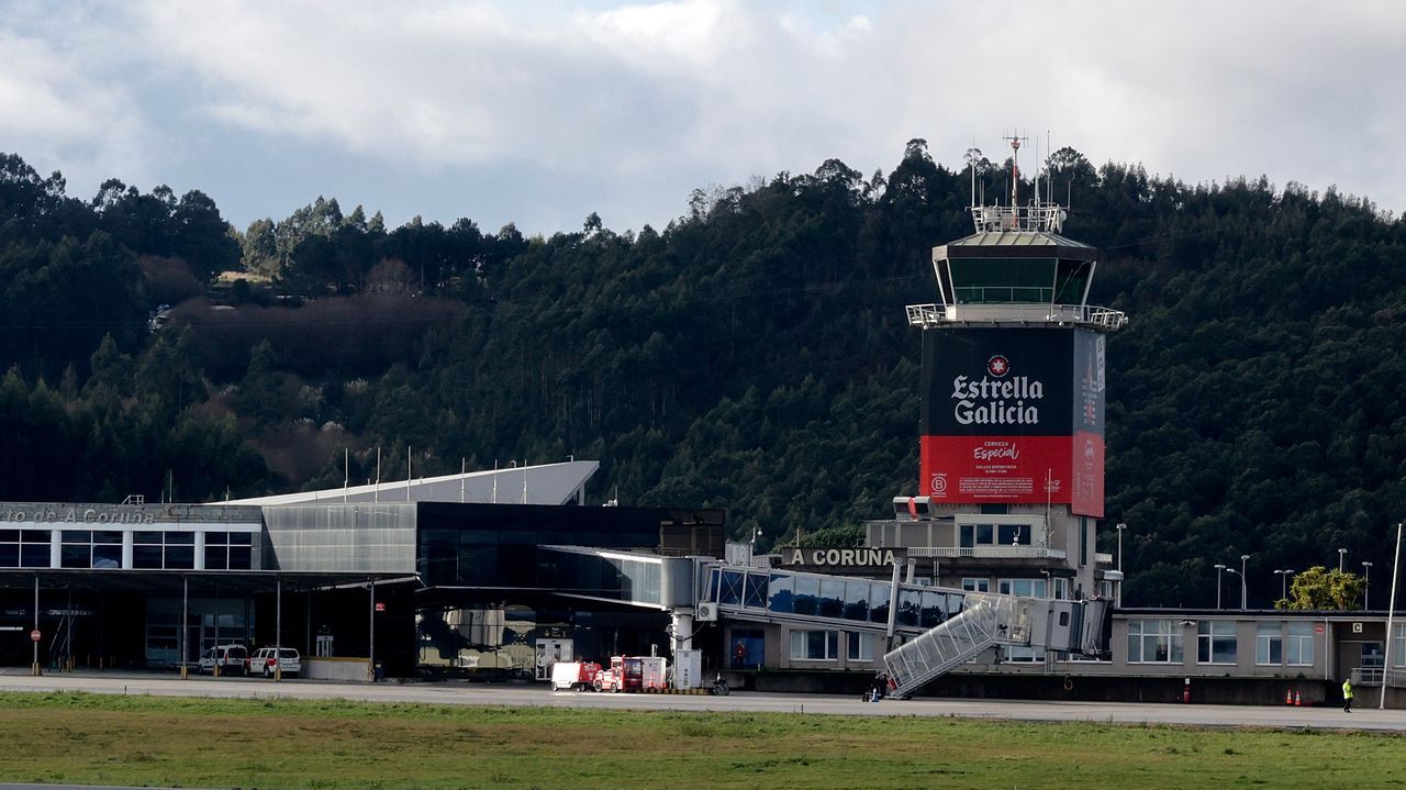 Hartazgo entre los controladores de la torre de Alvedro por un nuevo plantón de Saerco