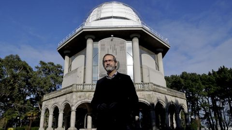 marcos.Marcos P�rez Maldonado, director dos museos cient�ficos coru�eses, diante do planetario da Coru�a, na c�pula da Casa das Ciencias