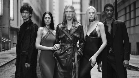 Ludovic de Saint Sernin, junto a cuatro modelos en una calle de Nueva York