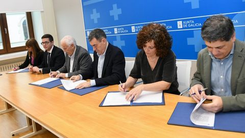 Representantes de la Conseller�a de Educaci�n, CIFPs y asociaciones firman el convenio por el que se activar�n nuevos puestos de Formaci�n Profesional b�sica