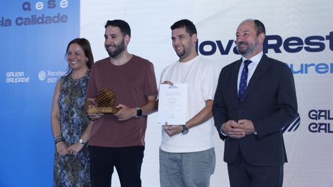 Ana M�ndez, Daniel Guzm�n y Julio Sotomayor, del restaurante ourensano Nova, y Xos� Merelles