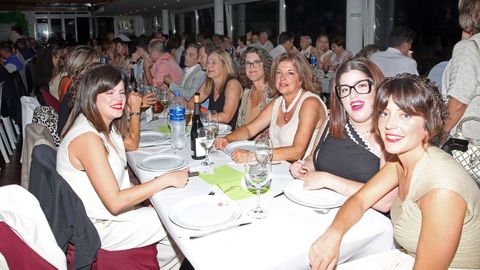 CENA BENEFICA ASOCIACION CONTRA EL CANCER DE PORTO DO SON EN EL CLUB NAUTICO DE PORTOSIN