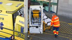 Entrada de urgencias del hospital Montecelo, en Pontevedra, donde hay este mi�rcoles 20 pacientes de covid en planta y 3 graves en la uci