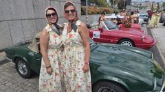 Dos de las participantes en el Rally das Donas antes de la salida