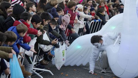 Miles de personas salieron a las calles de Ourense para recibir a sus majestades de Oriente pese al frío