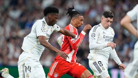 Tchouam�ni y Valverde, del Real Madrid, en un partido contra el Bayern de M�nich
