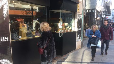 Los escaparates reluc�an con todo tipo de descuentos