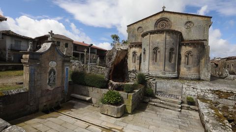 Iglesia romnica de Santa Maria de Augas Santas.