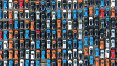 Imagen de archivo de veh�culos fabricados en Stellantis Vigo, a la espera de embarcar en el puerto. En el 2025, la planta de Bala�dos alcanz� su r�cord de producci�n con m�s de 555.000 unidades sacadas al mercado.