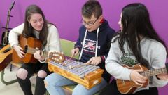 Marta, Hugo y Cristina participaron en la edici�n del a�o pasado con el poema �En las orillas del Sar�, de Rosal�a de Castro