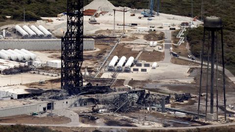 Los da�os en el sitio de la explosi�n del New Glenn.