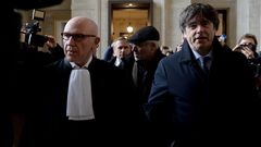 Puigdemont llega a los juzgados que estudiar�n hoy la reactivaci�n de la euroorden
