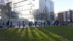 La vacunaci�n infantil contra el covid origin� una larga cola ante el edificio administrativo de la Xunta en Campolongo, en Pontevedra