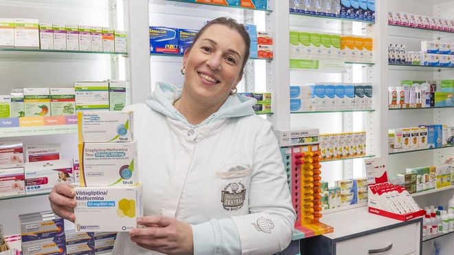 Algunos de los medicamentos no demorables incluidos en el listado, en una foto en la farmacia central de Baio,