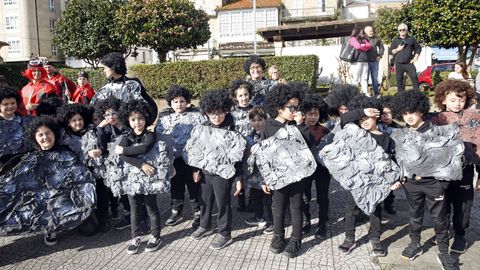 Los escolares de Pobra salieron a la calle a lucir sus disfraces