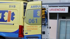 Una urgencia sin ingreso, en la foto el hospital p&uacute;blico de Burela, tiene un coste de 361 euros
