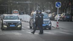 Polic�as chinos patrullan las calles casi desiertas de Pek�n